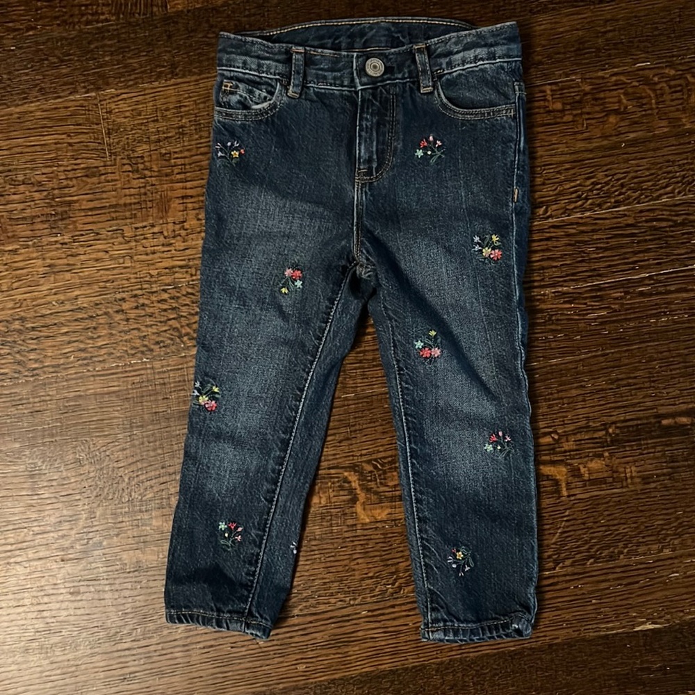 Gap 3T floral embroidered jeans